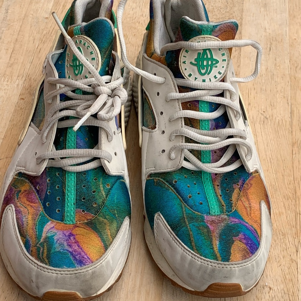 Nike Air Huratche Galaxy Sneakers Men’s Size 10.5 Women’s Size 12.5
